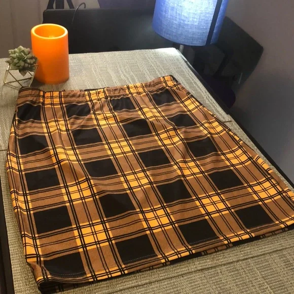 #76 NWOT Yellow Plaid Mini Skirt - Picture 12 of 14